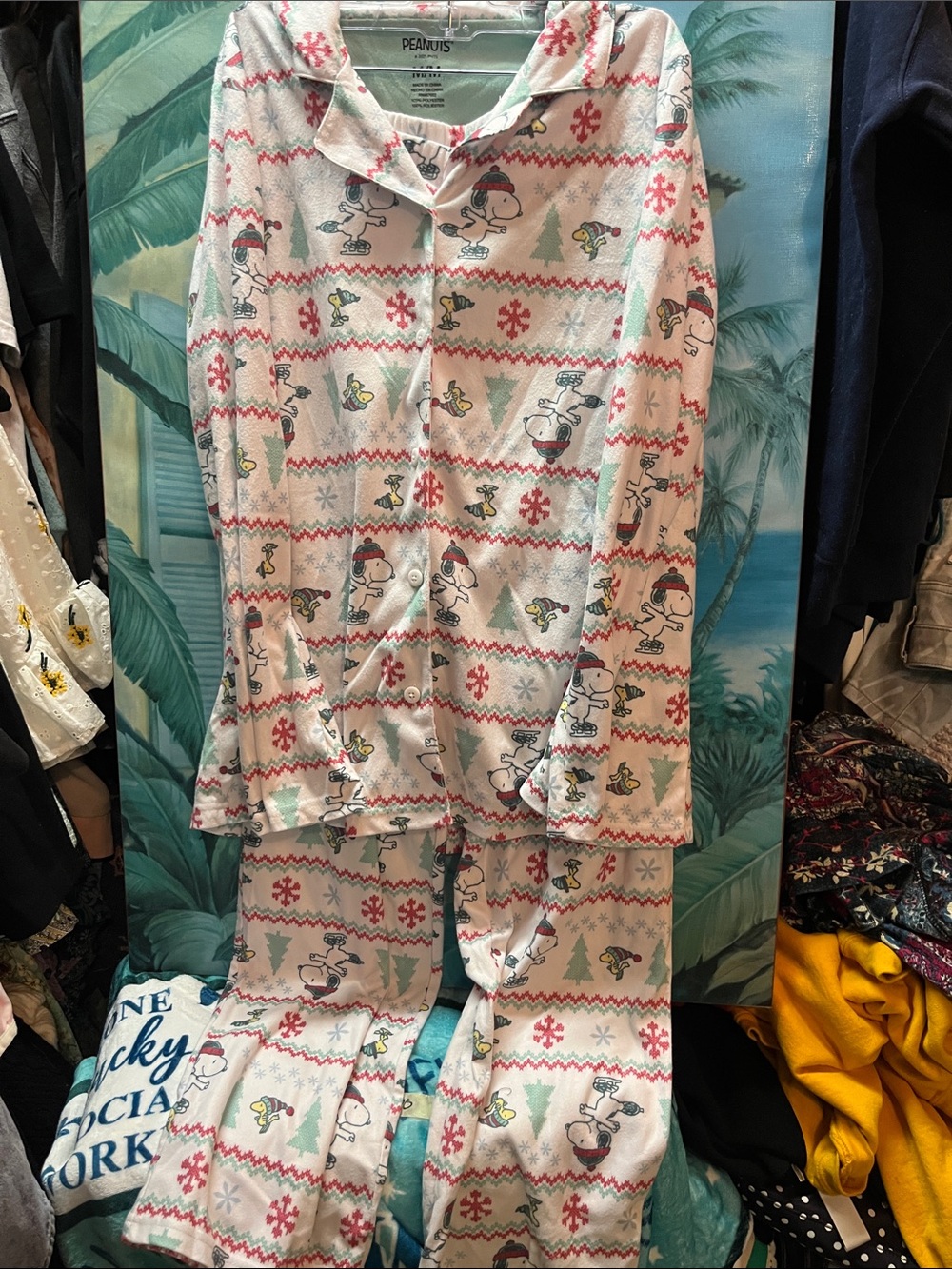 Peanuts White, Red & Green Snoopy Holiday Pajama Set size medium